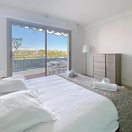 La Pinede Equiped With Air Conditioning And A Pool! Antibes