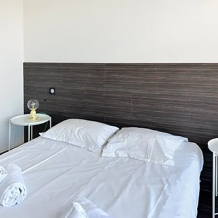 Apartmán La Pinede Equiped With Air Conditioning And A Pool!