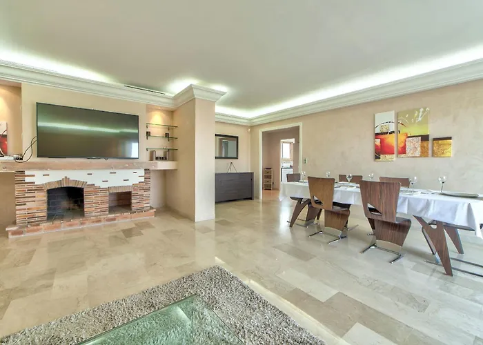 La Pinede Equiped With Air Conditioning And A Pool! 公寓