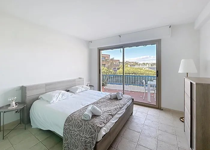 公寓 La Pinede Equiped With Air Conditioning And A Pool!