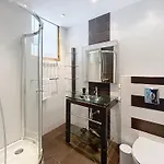 La Pinede Equiped With Air Conditioning And A Pool! Daire Antibes