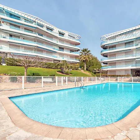 La Pinede Equiped With Air Conditioning And A Pool! Antibes