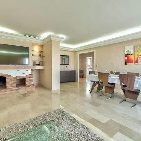 La Pinede Equiped With Air Conditioning And A Pool! Apartmán