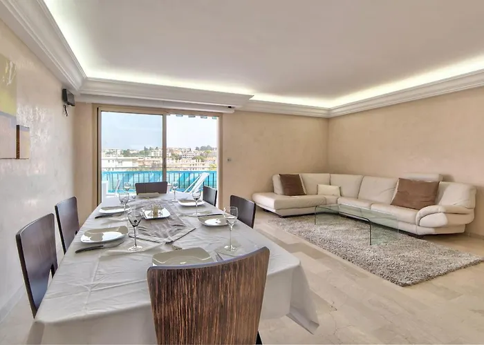 Apartamento La Pinede Equiped With Air Conditioning And A Pool! *