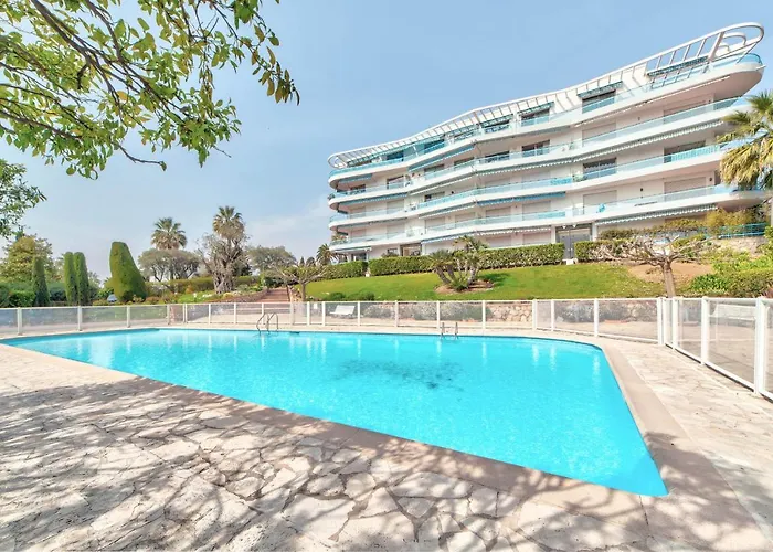 La Pinede Equiped With Air Conditioning And A Pool! Apartamento Antibes