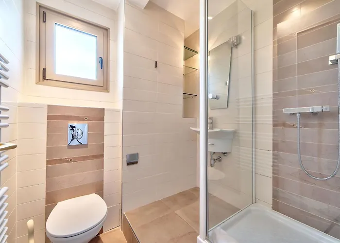 La Pinede Equiped With Air Conditioning And A Pool! Apartamento