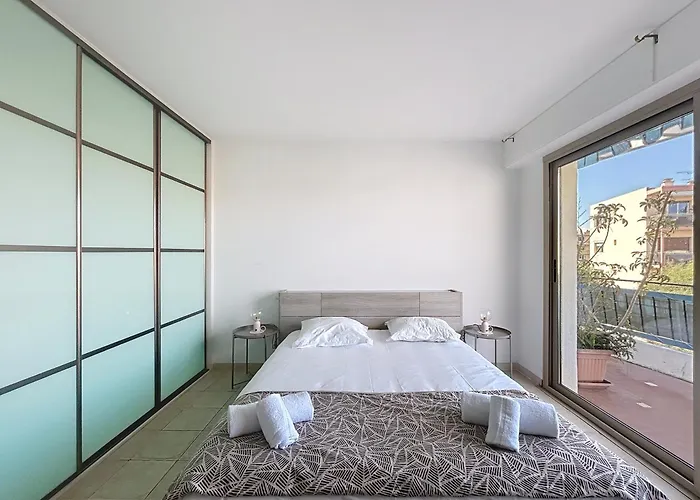 La Pinede Equiped With Air Conditioning And A Pool! Apartamento *