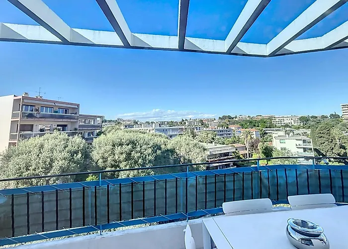 La Pinede Equiped With Air Conditioning And A Pool! Apartamento Antibes